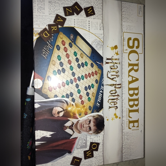 NEW Scrabble HARRY POTTER Edition Board Game | a Magical Adventure at Hogwarts - Picture 2 of 2